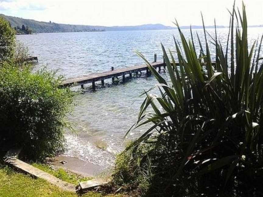 Rotoiti Retreat - Lake Rotoiti Holiday Home, Lake Okataina, New Zealand