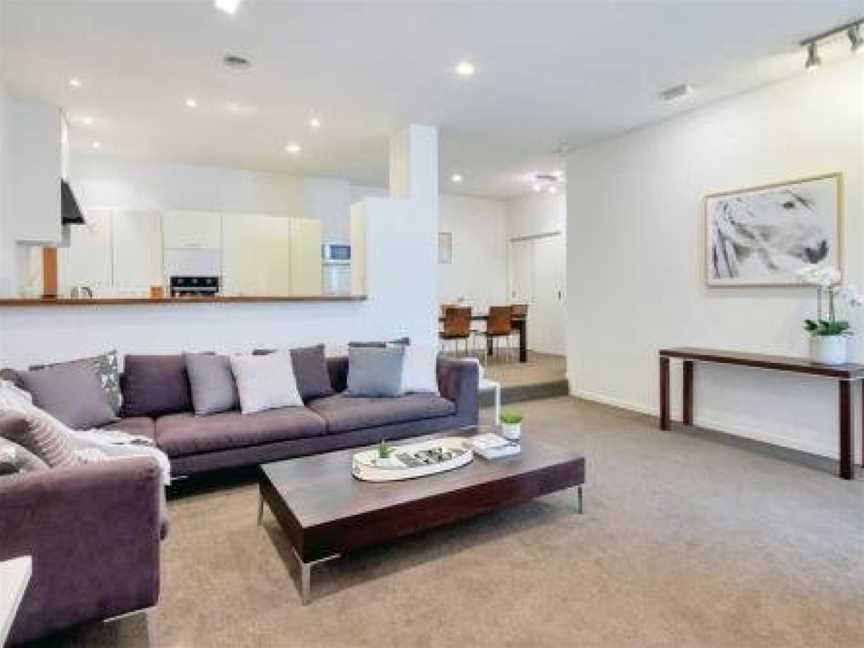 Spacious 2 Bedroom Newmarket Apartment with Carpark, Eden Terrace, New Zealand