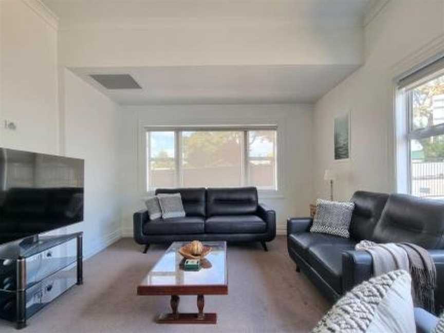 Cheerful 5 - Bedroom Home with Free Parking, Eden Terrace, New Zealand