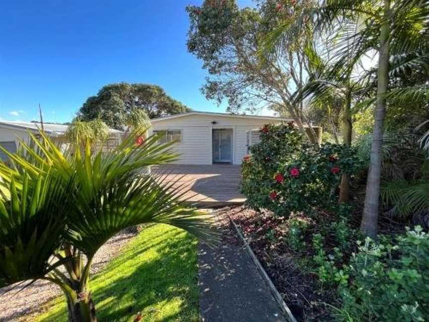 Village Beach House- Waiheke Escapes, Waiheke Island (Suburb), New Zealand