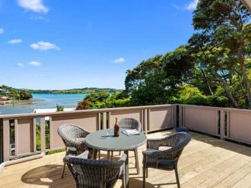 Greenslade Canopy - Raglan Holiday Home, Raglan, New Zealand