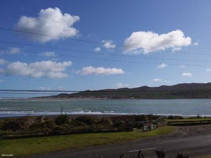 Karoro the beach front bach with views to die for!, Raglan, New Zealand