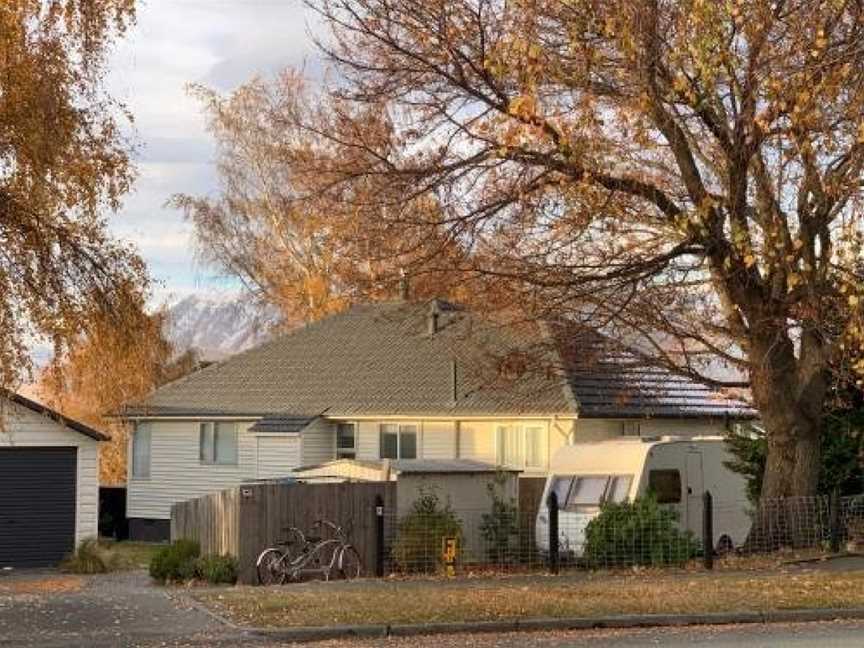 Parkside Holiday Home - Fully Fenced Garden, Lake Tekapo, New Zealand