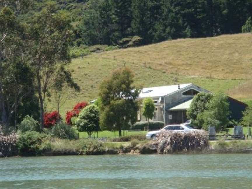 Woolshed Bed & Breakfast, East Takaka, New Zealand