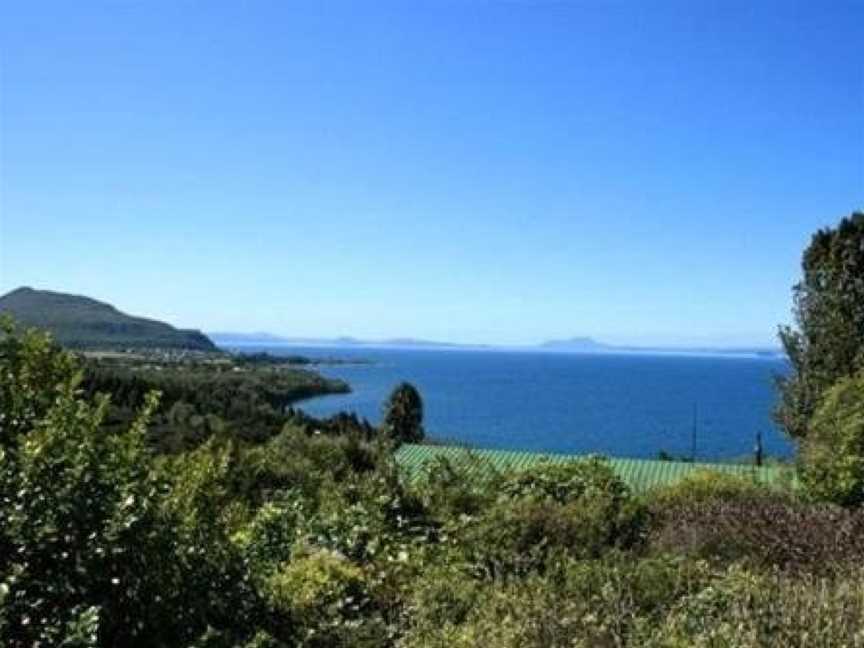 Nestled Atop the Lane - Pukawa Bay Holiday Home, Kuratau, New Zealand