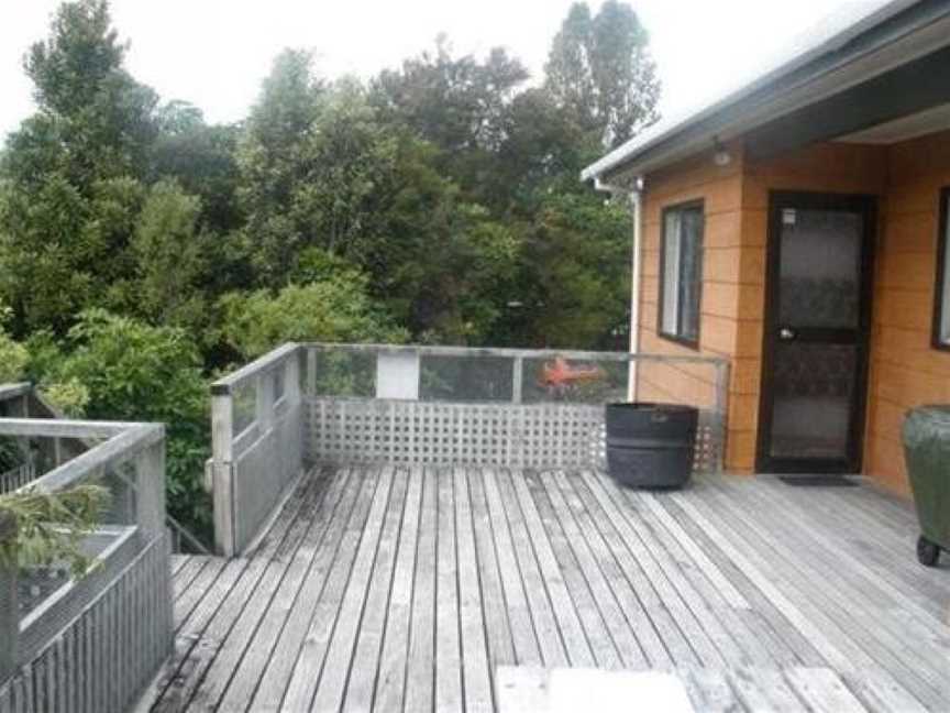 Nestled Atop the Lane - Pukawa Bay Holiday Home, Kuratau, New Zealand