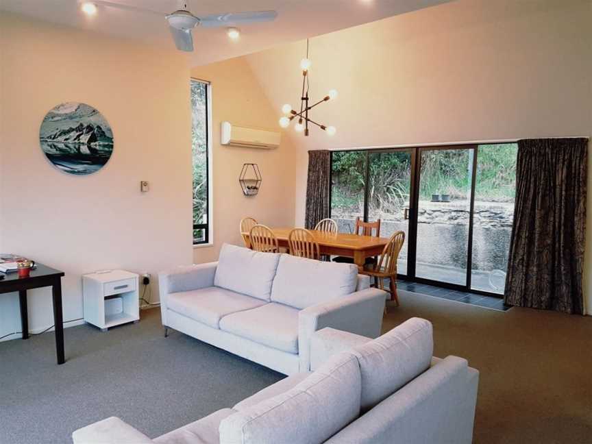 Queenstown Lakeview Holiday Home-5mins to town, Argyle Hill, New Zealand