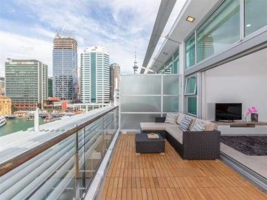 Penthouse apartment with stunning Harbour views, Eden Terrace, New Zealand