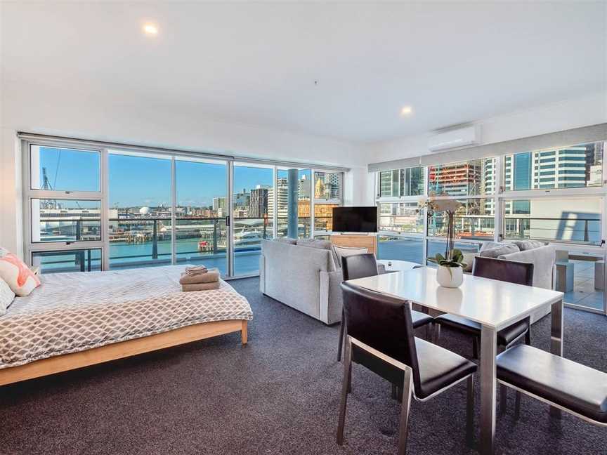 Stunning Harbour & City View Studio l AIRCON & WIFI, Eden Terrace, New Zealand