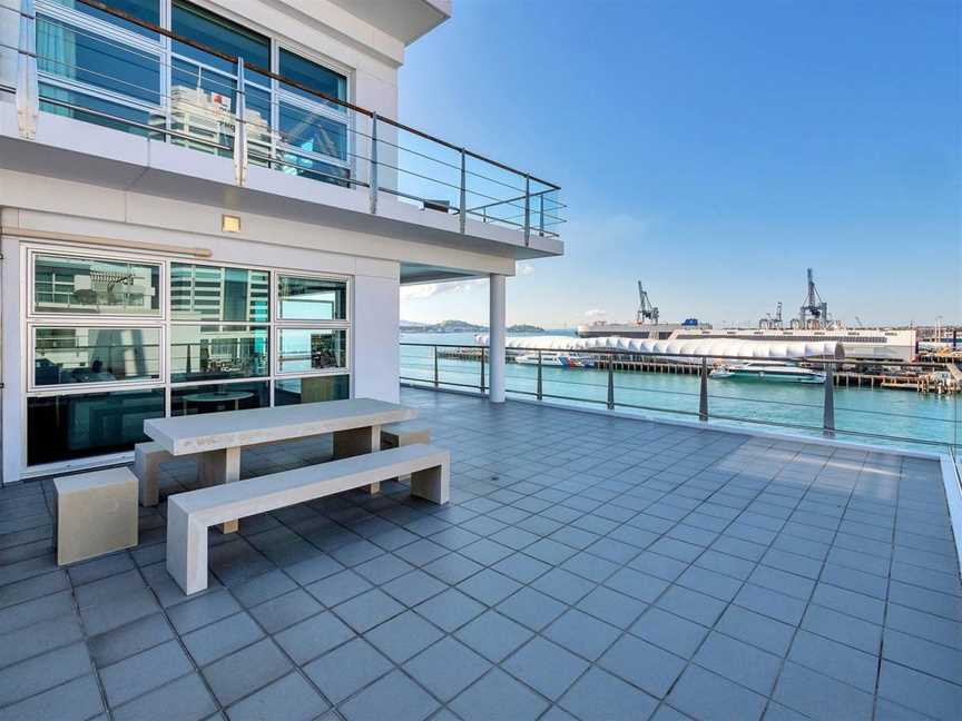 Stunning Harbour & City View Studio l AIRCON & WIFI, Eden Terrace, New Zealand