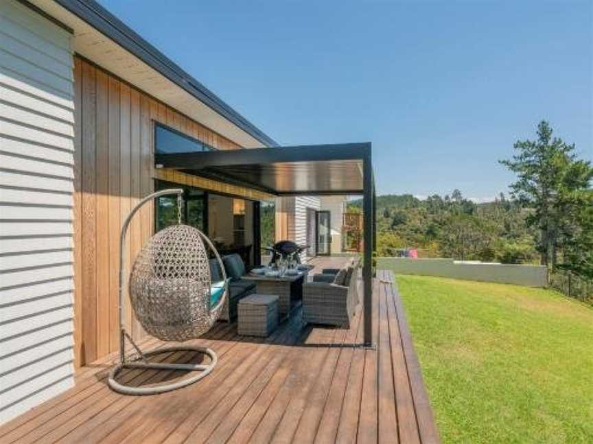 Treetop Bach - Whangamata Holiday Home, Whangamata, New Zealand