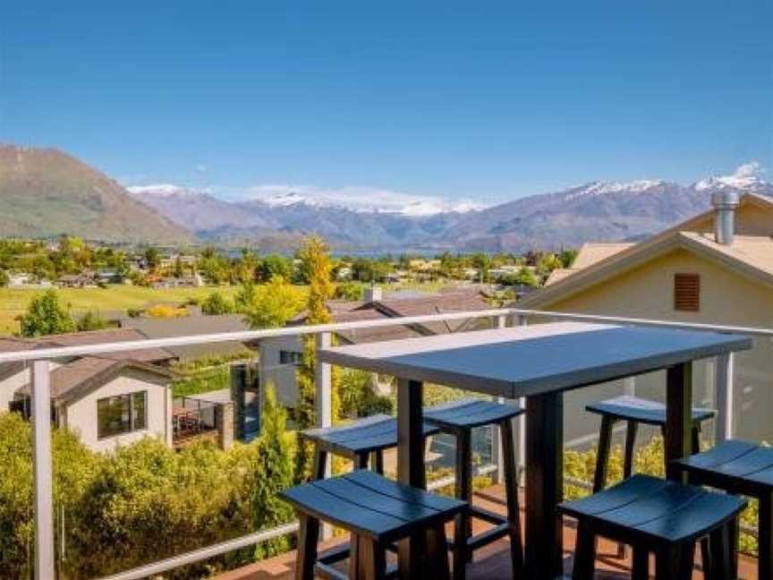 Kings View - Wanaka Holiday Home, Wanaka, New Zealand