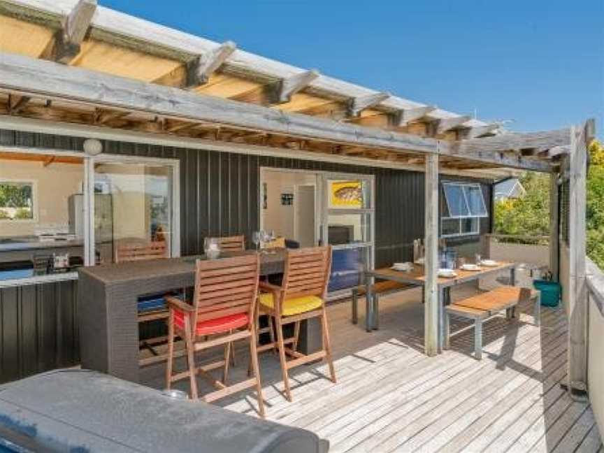 The Black Shack - Cooks Beach Holiday Home, Hahei, New Zealand