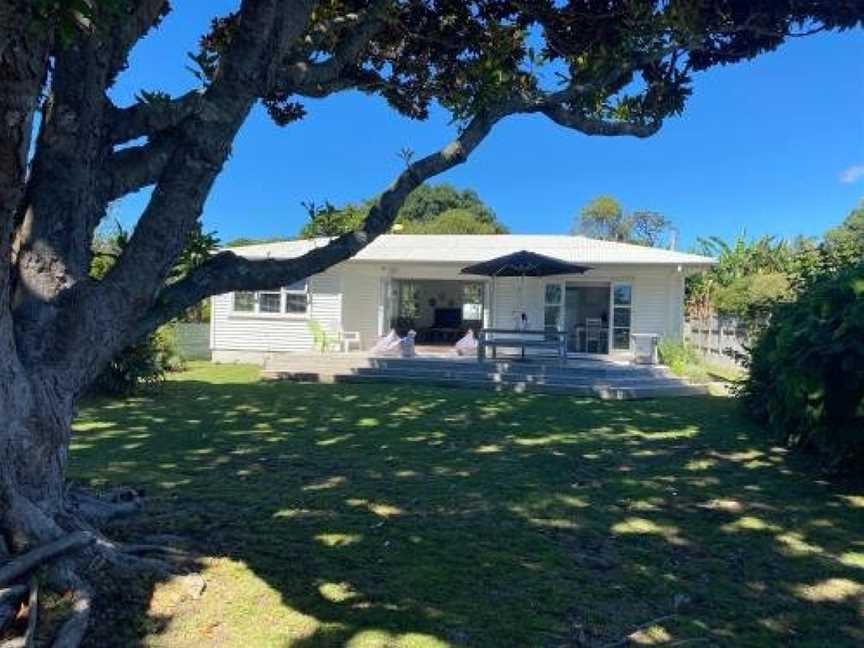 Magnolia Cottage - Kuaotunu Holiday Home, Kuaotunu West, New Zealand