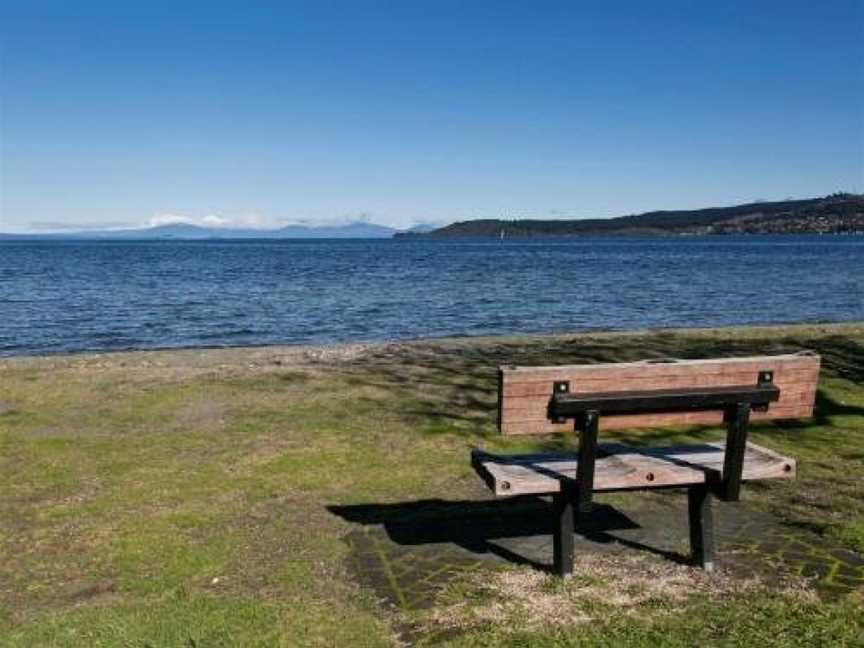 Lake Terrace Townhouse - Taupo Holiday Unit, Taupo, New Zealand