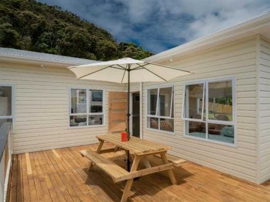 Sun Seeker Bach - Ferry Landing Holiday Home, Whitianga, New Zealand