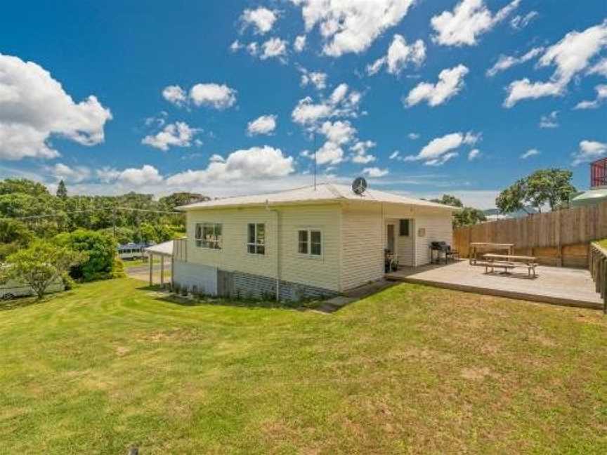 Sun Seeker Bach - Ferry Landing Holiday Home, Whitianga, New Zealand