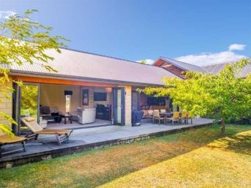 Fit for a King - Wanaka Holiday Home, Wanaka, New Zealand