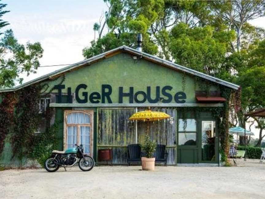 Converted Barn - Tiger House, Havelock North, New Zealand