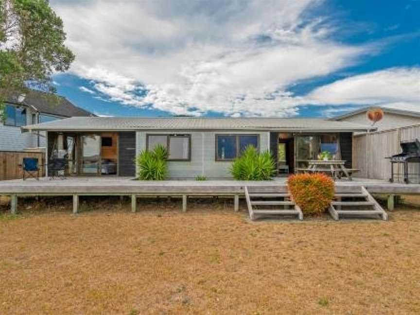 Golden Holidaze - Pauanui Holiday Home, Pauanui, New Zealand