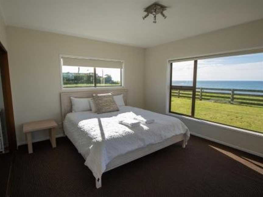 WILLS ON THE WATER - BEACHFRONT APARTMENT, Waitara (Suburb), New Zealand