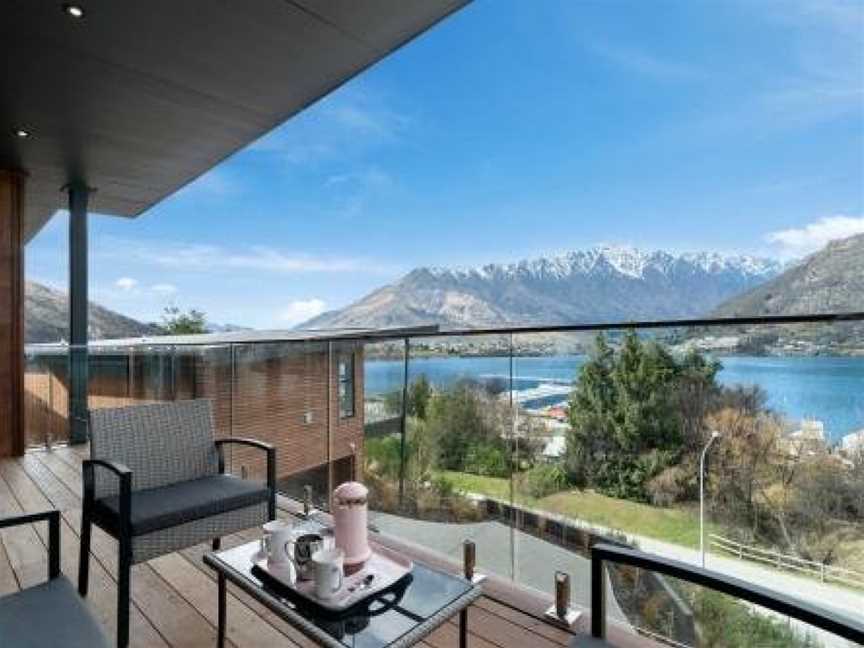 Lakeside Bliss - Queenstown Holiday Home, Argyle Hill, New Zealand