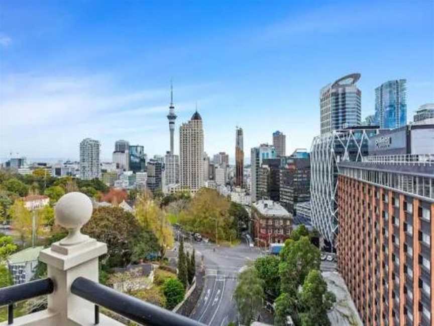 Stunning Sky Tower View Studio Pool and Gym!, Eden Terrace, New Zealand