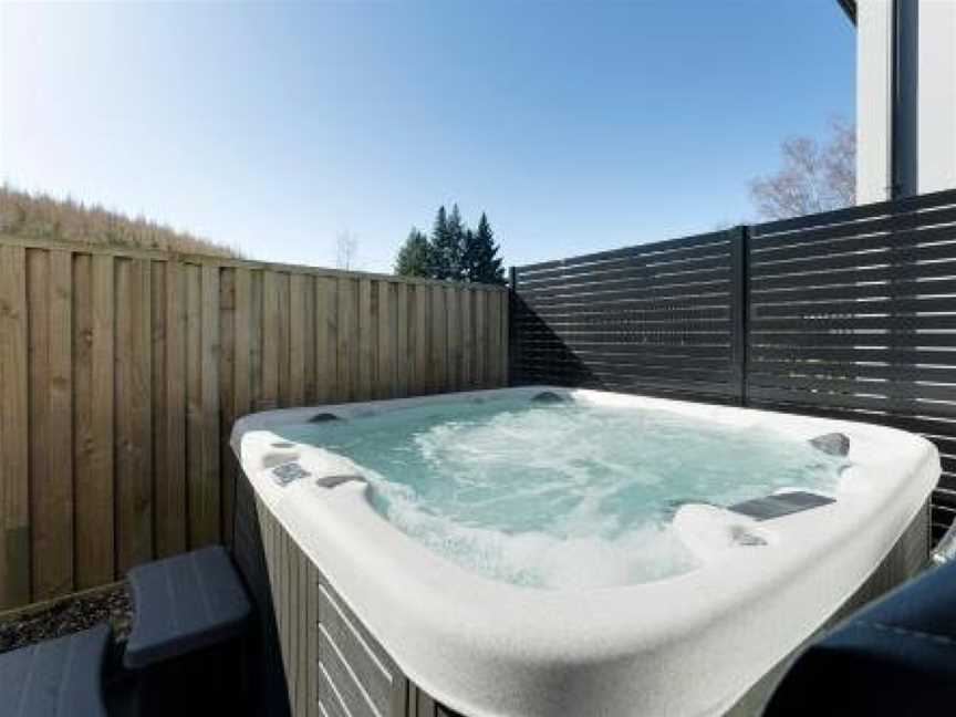 Arthurs Point Retreat - with Hot Tub, Argyle Hill, New Zealand