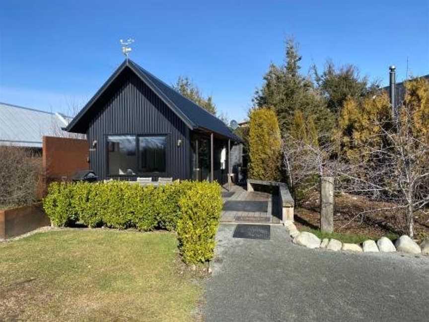 Black Beech House with Stunning Outdoor Bath, Lake Tekapo, New Zealand