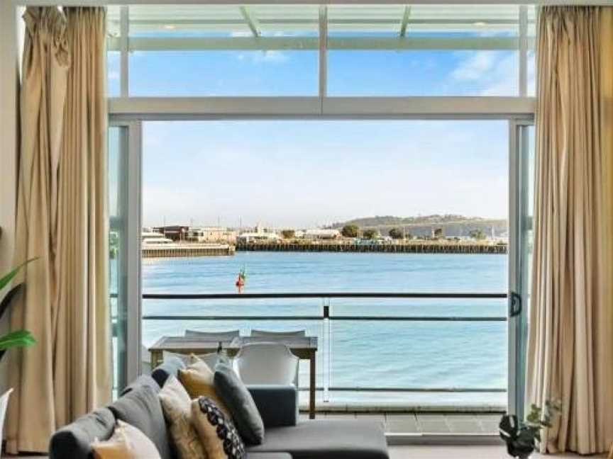 Relaxing Sea Wharf View Apartment, Eden Terrace, New Zealand