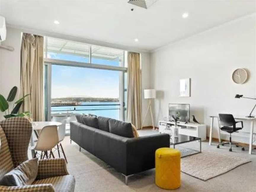 Relaxing Sea Wharf View Apartment, Eden Terrace, New Zealand