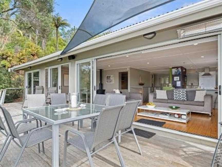 Onepoto Bay Lakehouse - Lake Rotoiti Holiday Home, Mourea, New Zealand