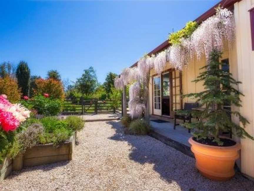 Tasman Village Cottage, Brown Owl, New Zealand