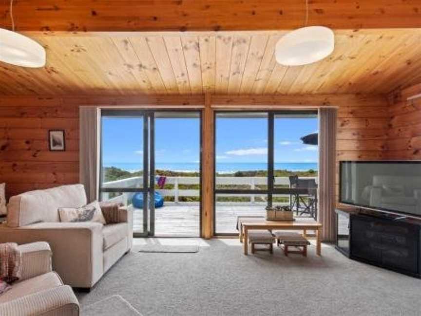 Oceanside Bach - Mount Maunganui Holiday Home, Mount Maunganui, New Zealand