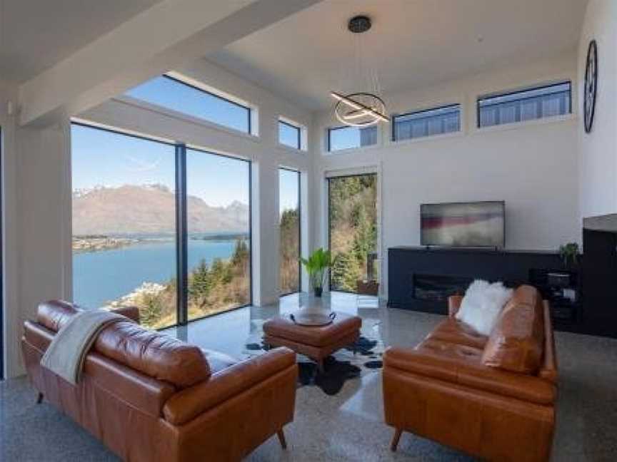 Sky Villa A Luxurious Villa Lake Views Gas Fire, Argyle Hill, New Zealand