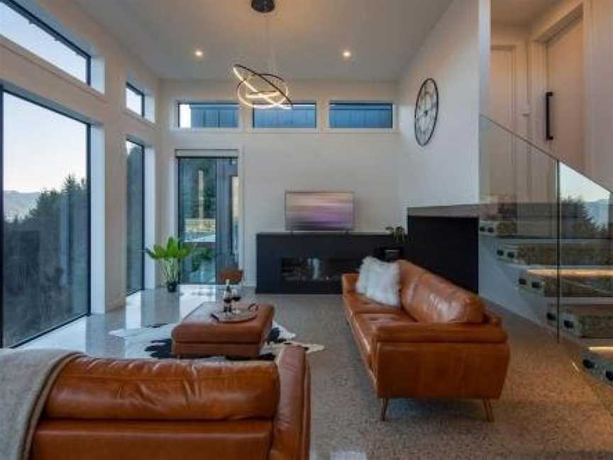 Sky Villa A Luxurious Villa Lake Views Gas Fire, Argyle Hill, New Zealand