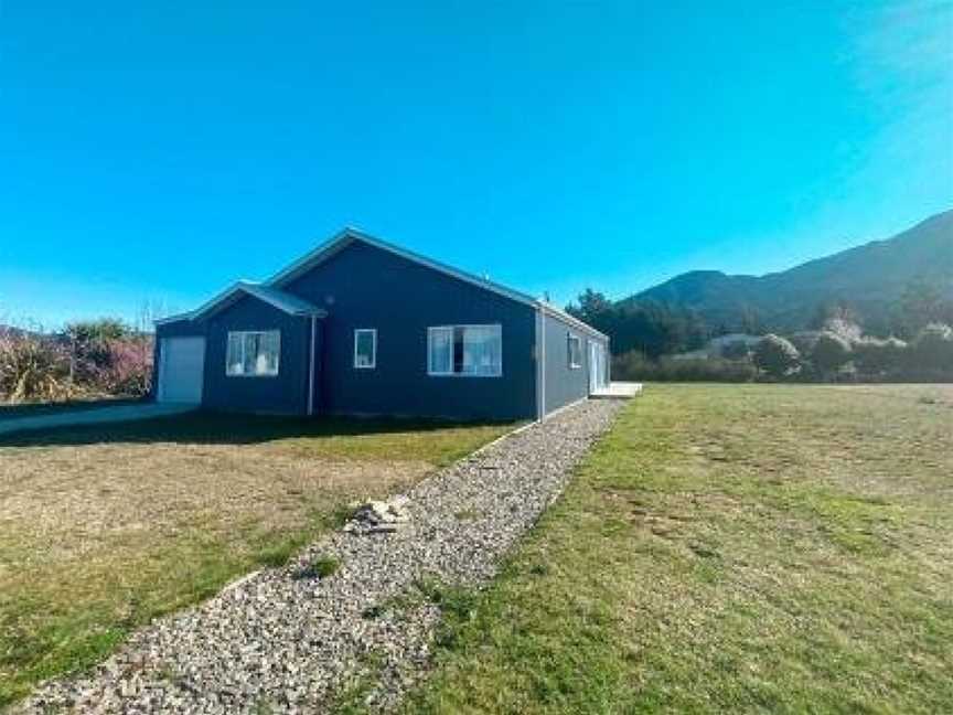 Peaceful Warm and Sunny in Lake Hawea, Lake Hawea, New Zealand