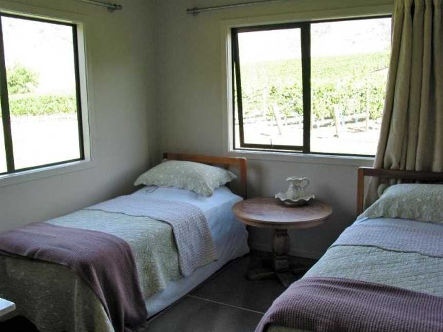 Pagan Vines Vineyard Accommodation, Gibbston, New Zealand