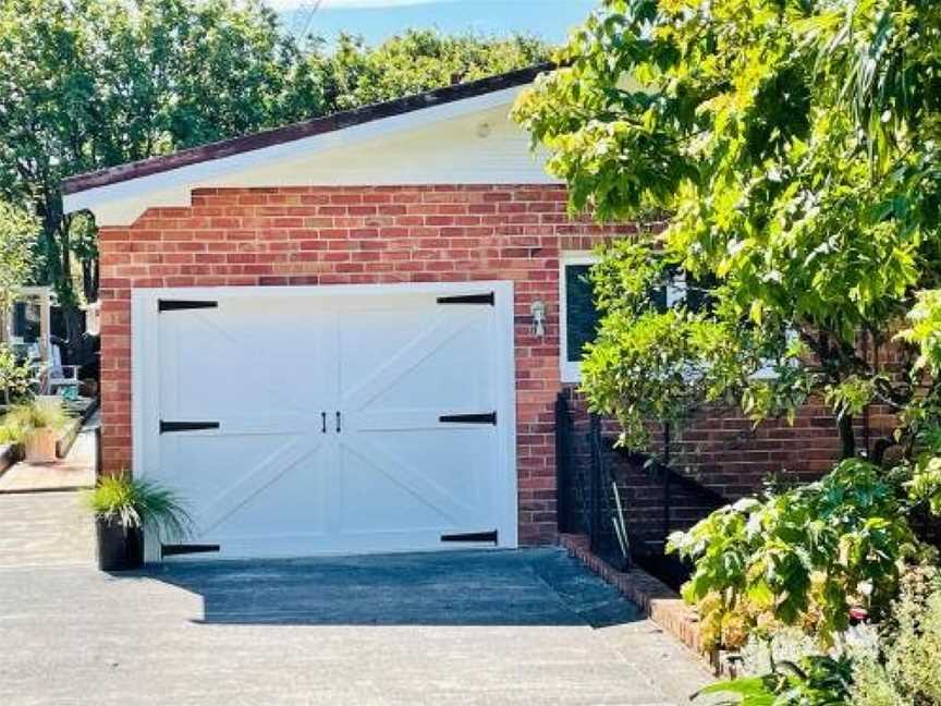 Whitby Studio, Mairangi Bay, New Zealand