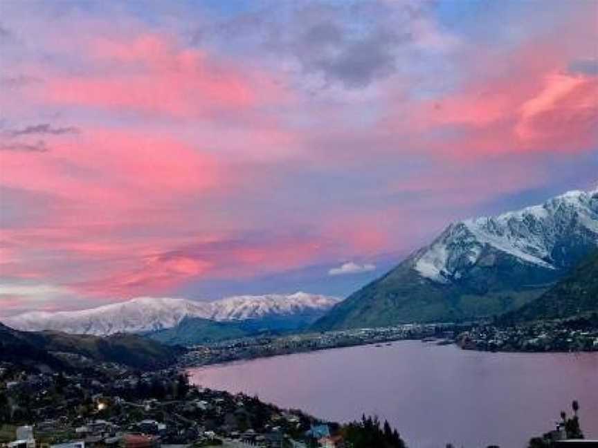 Remarkable Queenstown Lake House, Argyle Hill, New Zealand