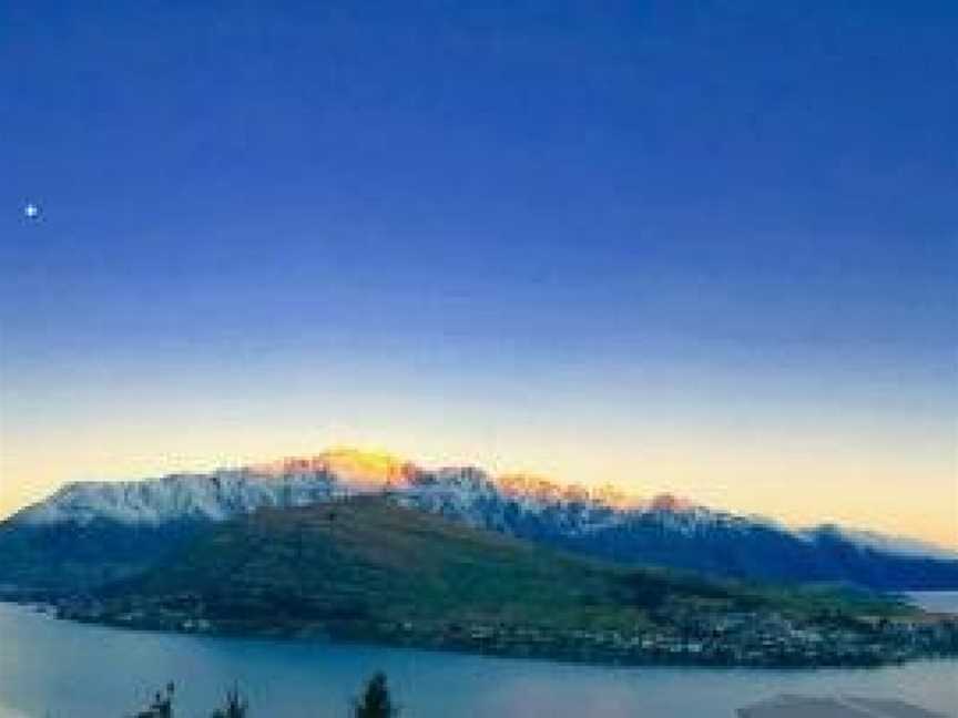 Remarkable Queenstown Lake House, Argyle Hill, New Zealand