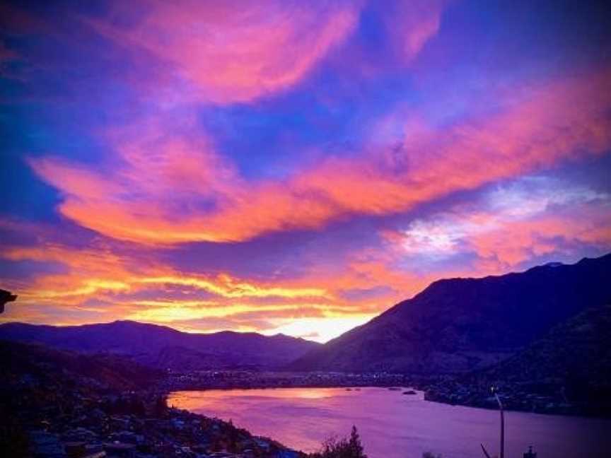 Remarkable Queenstown Lake House, Argyle Hill, New Zealand