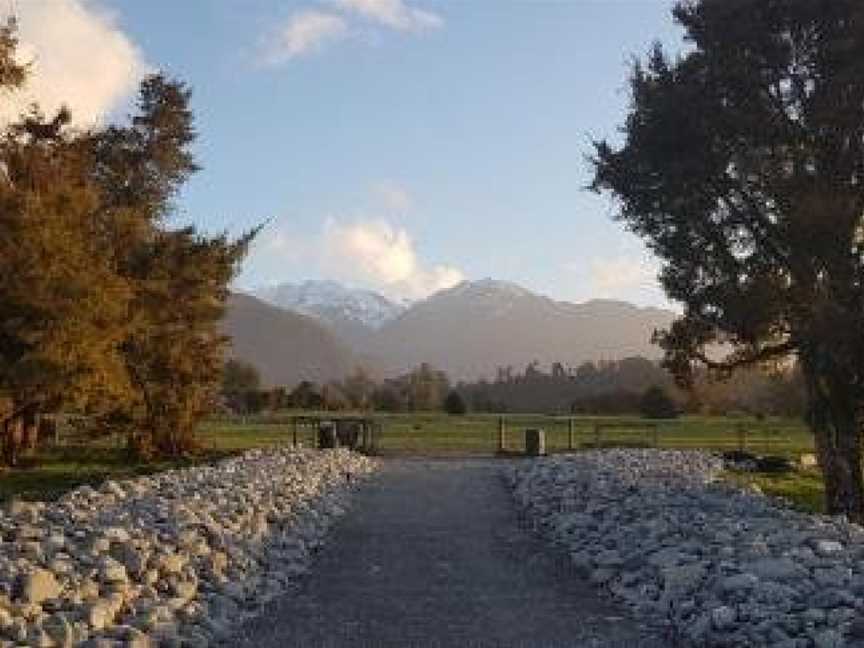 Cosy Cabin in the Paddocks - Breakfast Included, Franz Josef/Waiau, New Zealand