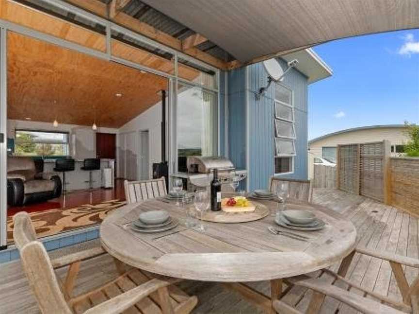 Blue Crush Villa - Mangawhai Heads Holiday Home, Mangawhai, New Zealand