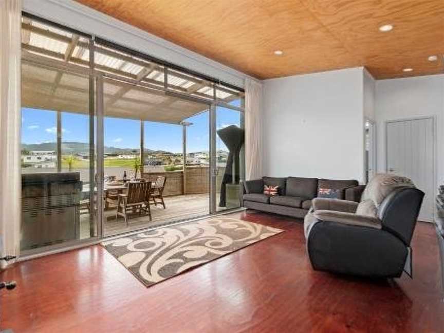 Blue Crush Villa - Mangawhai Heads Holiday Home, Mangawhai, New Zealand