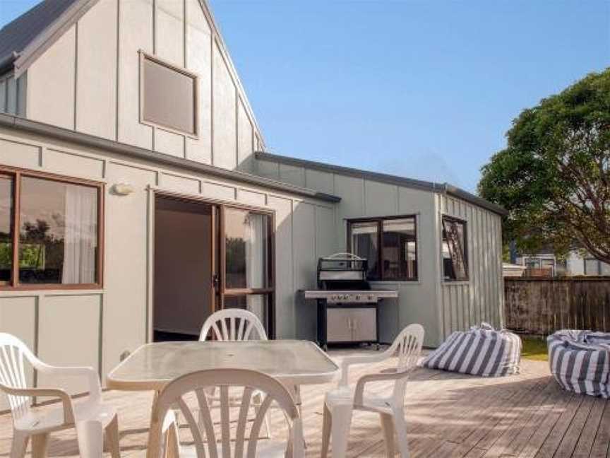 Beach Central - Whangamata Holiday Home, Whangamata, New Zealand