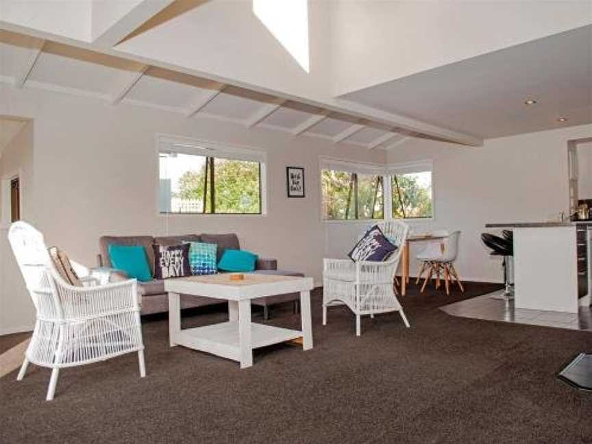 Beach Central - Whangamata Holiday Home, Whangamata, New Zealand