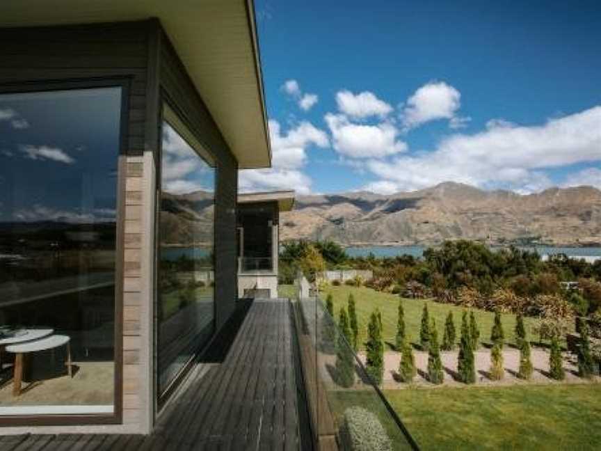 Mt Gold Haven - Sleeps 8 - Lake & Mountain Views, Wanaka, New Zealand