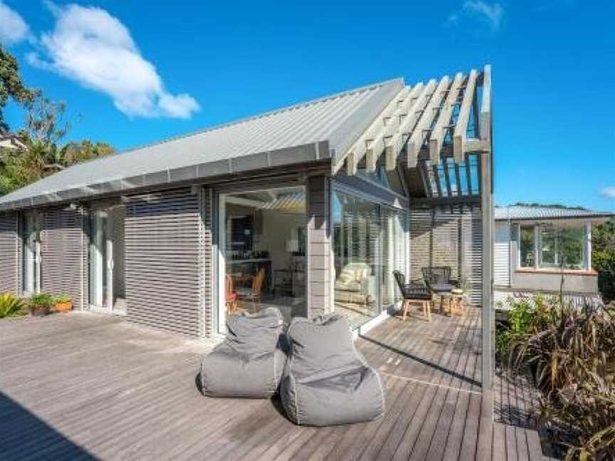 Oneroa Beachfront Apartment, Waiheke Island (Suburb), New Zealand