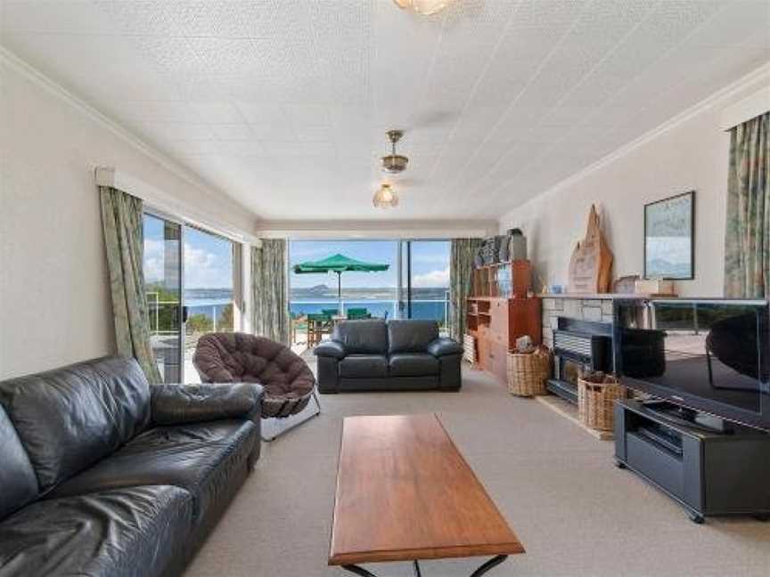 Lofty Lakeviews - Acacia Bay Holiday Home, Taupo, New Zealand